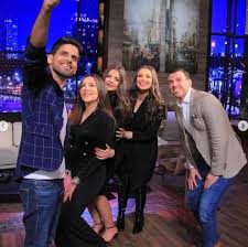 أرجوكم أن تستمروا في الدعاء لدلال عبدالعزيز رامي رضوان طلب من متابعيه وكل محبي الفنانة الكبيرة دلال عبدالعزيز الاستمرار في الدعاء لها خلال هذه الفترة، حيث أنها لا تزال في حاجة ماسة للدعاء من أجل تجاوز هذا. Ø¨Ø¹Ø¯ Ø§Ø³ØªØ¶Ø§ÙØªÙ‡ Ù„Ø­Ù…Ø¯ÙŠ Ù…ÙŠØ±ØºÙ†ÙŠ ÙˆØ²ÙˆØ¬ØªÙ‡ ÙˆØ´Ù‚ÙŠÙ‚ØªÙŠÙ‡Ø§ Ø±Ø§Ù…ÙŠ Ø±Ø¶ÙˆØ§Ù† ÙŠÙˆØ¬Ù‡ Ù„Ù‡Ù… Ø±Ø³Ø§Ù„Ø© Ù…ÙØ§Ø¬Ø¦Ø© Ø§Ù„ÙÙ† Ø¬Ø±ÙŠØ¯Ø© Ø§Ù„Ø·Ø±ÙŠÙ‚