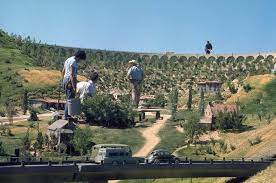 Last Minute Touches Before The Dam Breaks Universal Back Lot During The Making Of Earthquake In 1974 Courtesy O Earthquake Movie Movie Sets Vintage Pics