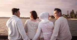 Drama yang di lakonkan oleh mira filzah , uqasha ,fikry dan hisham hamid ini menjadi viral kerana jalan ceritanya yang menarik. Rahsia Hati Perempuan Full Episode