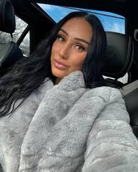 Roxanne : le jeudi, vendredi et samedi, à Vanier! 👯‍♀️ 📍Vanier: 1155  Wilfrid-Hamel 📍Ancienne-Lorette: 6075 Wilfrid-Hamel 📍Charlesbourg: 2101  Bouvreuils (coin Henri-Bourassa) Pour un calendrier : lien dans la bio 📅  @roxfiset