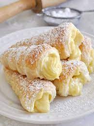 Cannoncini Crema Pasticcera Puff Pastry Mini Cannoli Cones Recipe Pastries Recipes Dessert Desserts Puff Pastry Desserts