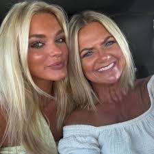 Lisa Plaster's Instagram, Twitter & Facebook