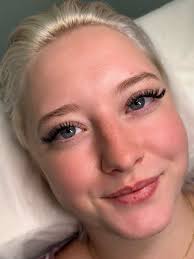 ✨ Un diseño que enamora al primer vistazo ✨ Angie nuestra especialista en  Soft Volume: un look que mezcla delicadeza y elegancia para pestañas  esponjosas, ligeras y con mucho encanto. 🌸 Perfecto