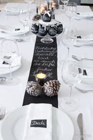 Festtafel Zu Weihnachten Tischdekoration Mit Tafelfarbe Tischdeko Weihnachten Tischdekoration Weihnachten Weihnachtstisch