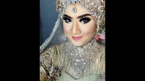 Trend tata rias ini sangat cepat mengalami perkembangan baik dalam hal hijab maupun busana pengantin. Rias Pengantin Muslim Modern Terbaru Dan Terlengkap Youtube