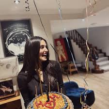 American adult veteran Derrick Pierce gave a surprise birthday celebration  to Turkish actress HANDE ERCEL. turkishactress handeercel