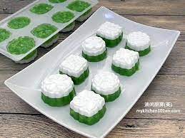 This Pandan Coconut Milk Water Chestnut Pudding Is Actually The Recipe For Thai Tako Traditiona Coconut Milk Pudding Recipe Using Fresh Coconut Asian Desserts