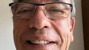 On ouvre le carnet d'adresses de Gérard Simon, le secrétaire du "billard  club avignonnais" avec Pascale Lorens