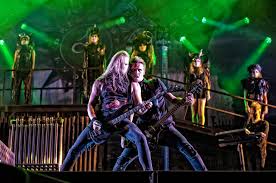 Lokerse feesten , de bezoeker , niet te missen. Brides Of Lucifer Lokerse Feesten 18 Harrij Stekel Oor