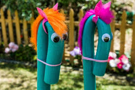 10 Minuten Anleitung Fur Steckenpferd Aus Schwimmnudel Steckenpferd Basteln Steckenpferd Kindergeburtstag Pferde