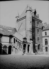 Tour De Bar Palais Des Ducs De Bourgogne Dijon European Castles Castle Architecture