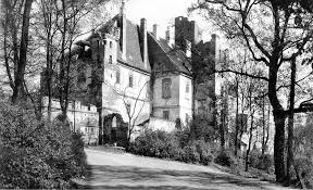 Tehdejší památkový úřad nařídil, že nesmí být porušen historický vzhled zámku. Fotogalerie Zamek Breclav