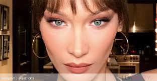 What eyeshadow goes with green eyes. Makeup Tips For Green Eyes How To Make Them Bolder Brighter Blog Huda Beauty