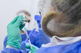 Die impfstoffe von biontech/pfizer und moderna sollen jahrelang vor dem coronavirus schützen. Statt Astratenezca Kita Beschaftigte Werden Mit Biontech Oder Moderna Geimpft