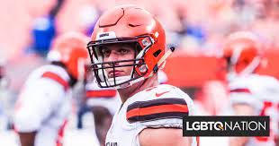 Carl nassib is an american football player who plays defensive end with the national football league's las vegas raiders (nfl). 7686h21yvdltqm