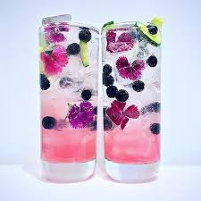 Gin Fizz Of Cucumbers And Blueberries Confused Lemon Juice Ice Cubes With Blue Flowers Blueberries Candy Drinks Flower Ice Cubes Lemon Blueberry