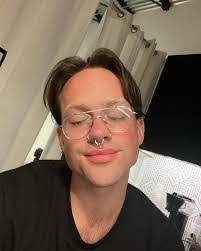 Dexter Smith's Instagram, Twitter & Facebook