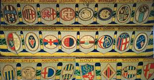 I am calcio, social magazine sul mondo del calcio. Il Nobile Calcio Gli Affascinanti Stemmi Di Alcune Delle Squadre Partecipanti Al Campionato Di Massima Serie Nel 1922 23 Gli Stemmi Erano Riportati Sui Lati Di Una Scatola Di Latta Che Aveva