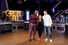 It's almost time for episode 2️⃣ of #100Cooks!! Tune in TONIGHT at 9|8c on  @foodnetwork to see who is staying and who is going home. 🔥🔥🔥