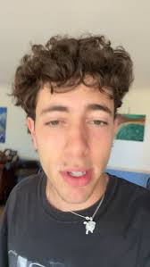 Bestelle ein persönliches Video von Tommy Blake