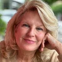 Janet Levesque's Instagram, Twitter & Facebook