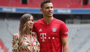 Lucas hernandez's bio is filled with personal and professional info. Fc Bayern Vorstellung Von Lucas Hernandez Wird Von Rummenigge Und Transferfragen Uberschattet