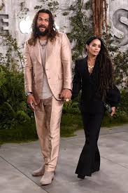 Lisa Bonet And Jason Momoa Wore Matching Suits On The Red Carpet Jason Momoa Lisa Bonet Lisa Bonet Jason Momoa Shirtless