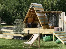 Une cabane en bois est un espace de jeu très apprécié des enfants. Cabane En Palette Leroy Merlin