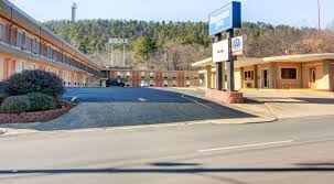 The rodeway inn hotel in cypress, ca is one mile from los alamitos race course and minutes away from the hawaiian gardens casino and the knott's berry farm theme park. Rodeway Inn Hot Springs National Park Arkansas