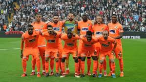 Forma rengi kırmızı beyaz olmuştur. Alanyaspor Mevlut Demir I Ne Ile Sucladi Denizli Emniyet Muduru Mevlut Demir Sahte Forma Dagitti Mi