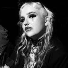 Jodie Langford's Instagram, Twitter & Facebook