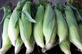 However, you can keep it fresh longer by storing it, unwashed and unpeeled, in a sealed plastic bag in the crisper drawer of your fridge. The 3 Best Ways To Cook Corn On The Cob Vanilla Bean Cuisine Recipes