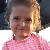 Una madre lucha para que su hija con piel de mariposa disponga de una  cuidadora