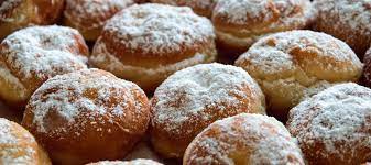 Savesave gogosi cu lapte acru for later. Gogosi Pufoase Reteta Cu Care Ne Am Rasfatat Copilaria Retetele Tale