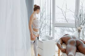 Galleria di immagini Slender babe gives black dude a full-body massage porno  🌶️ - PornHat