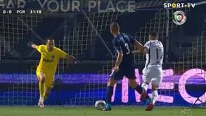 Fc porto vs fc famalicao. Polemica No Famalicao Fc Porto Diogo Goncalves Pediu Penalti De Pepe Mas Arbitro Mandou Seguir Videos Jornal Record