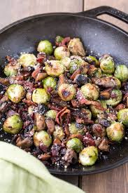 Easy One Pan Mushroom Bacon Brussel Sprouts Recipe Crispy Sauteed Bacon And Mushrooms With Roasted Brussel Sprouts Wit Recette Champignons Farcis Idee Recette