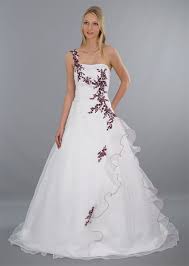 2017 zum bestpreis kaufen kaufratgeber produkt videos. Brautkleid Modell Lilly Rot Bestickt Hochzeitskleid Brautkleid Braut