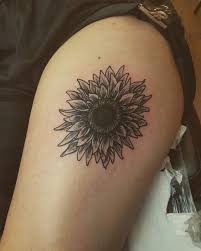 Black And White Floral Thigh Tattoo My First Tattoo On The Thigh A Sunflower Tattoo In Black And White Floral Tattoo Thigh Tattoo Detailed Sunflower Tattoo Thigh Thigh Tattoo Sunflower Tattoo