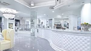 Che Tipo Di Arredamento Sei Moderno Di Design Contemporaneo Classico Di Tendenza Scegli Lo Stilo Piu Arredamento Arredamento Caffetteria Classico Moderno