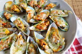 Turn the heat to high and cover the pan tightly. Cheesy Garlic Mussels I Heart Recipes