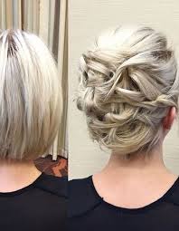 Vous avez les cheveux courts, mais cela ne vous empêche pas de jouer avec leur texture, leur couleur. Bien Choisir Son Chignon De Mariee Conseils Idees Et Photos Wedding Secret
