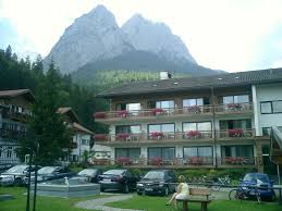 47° 27' 54 north, 11° 2' 45 east region: Nebenhaus Haus Werdenfels Berghotel Hammersbach Grainau Holidaycheck Bayern Deutschland