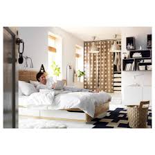 Avec notre vaste assortiment de cadres de lit, vous trouverez aisément la taille et le style qui vous conviennent. Mandal Structure Lit Avec Tete De Lit Bouleau Blanc 160x202 Cm Ikea Bed Frame And Headboard Ikea Mandal Bed Furniture