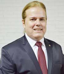 Atleta de MMA Alan Salgado recebe homenagem na Câmara