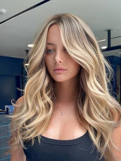 STUNNING VANILLA BUTTER BLONDE @assii_london_hairdressing . . . #assiilondoncolorist #blonde #balayage #colorexpert #london @hairby_assii STUNNING VANILLA BUTTER BLONDE