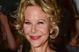 Si tratta di un taglio di capelli medio corto nato sommando le caratteristiche chiave del pixie cut, o taglio corto… e del bob, vale a dire il . Meg Ryan Volto Irriconoscibile Ecco Le Foto Tutta Colpa Del Botox Roba Da Donne