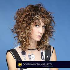 Pronta a scegliere il tuo nuovo haircut? Tagli Capelli Ricci Ispirazioni Per Scegliere In Base Alla Lunghezza