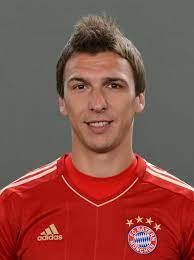 Hij kondigde in september 2021 zijn voetbalpensioen aan, nadat hij clubloos was na zijn vertrek bij ac milan. Mario Mandzukic Imdb