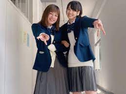 山崎紘菜、筧美和子と制服姿で“ギャルピース”を披露！ ファンからは「女子高生やんっ」「現役だ」の声 - ライブドアニュース
